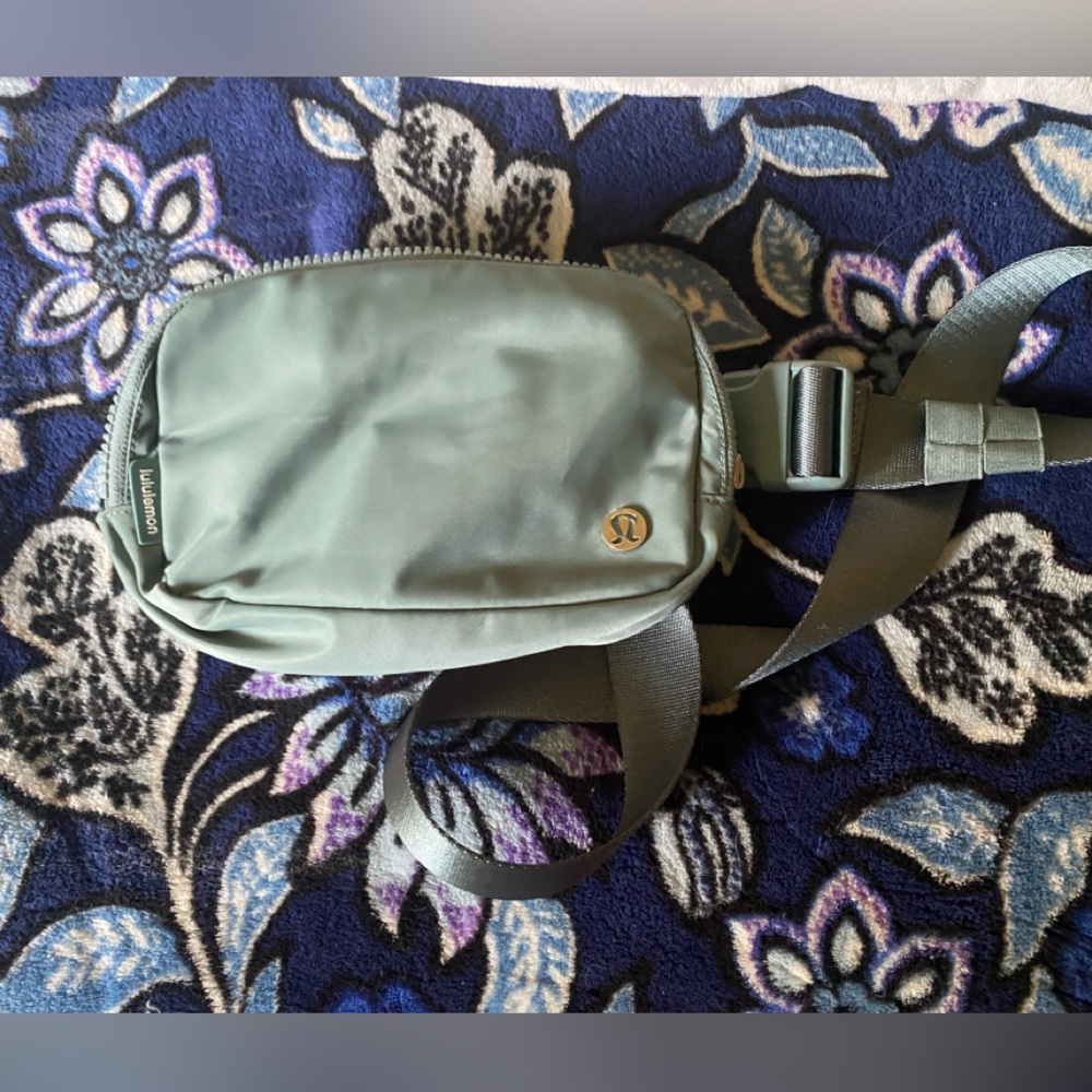 Lululemon: Everywhere Belt Bag